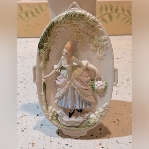 VTG CHASE French Lady‎ Bisque Porcelain Wall or Shelf Plaque - Picture 2 of 4
